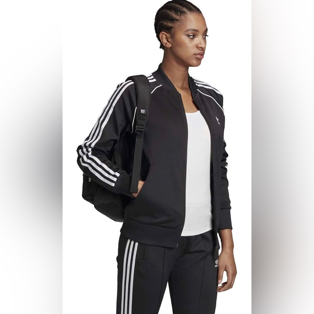 NWT Adidas Superstar 2-piece Tracksuit
Women’s Large JACKET AND PANTS